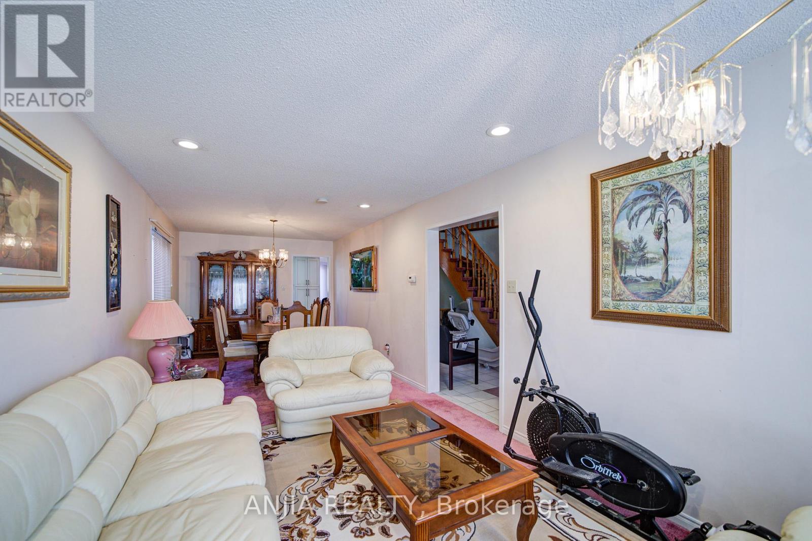 34 Baylawn Drive, Markham, Ontario  L3S 2R8 - Photo 11 - N12976310