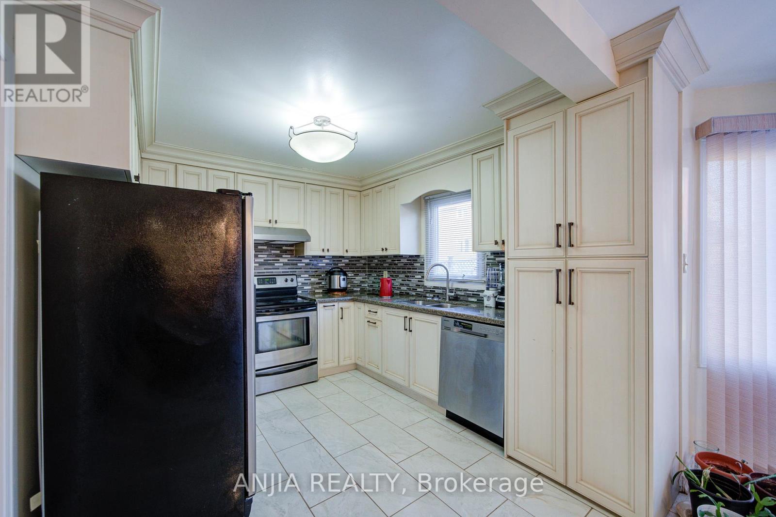 34 Baylawn Drive, Markham, Ontario  L3S 2R8 - Photo 16 - N12976310