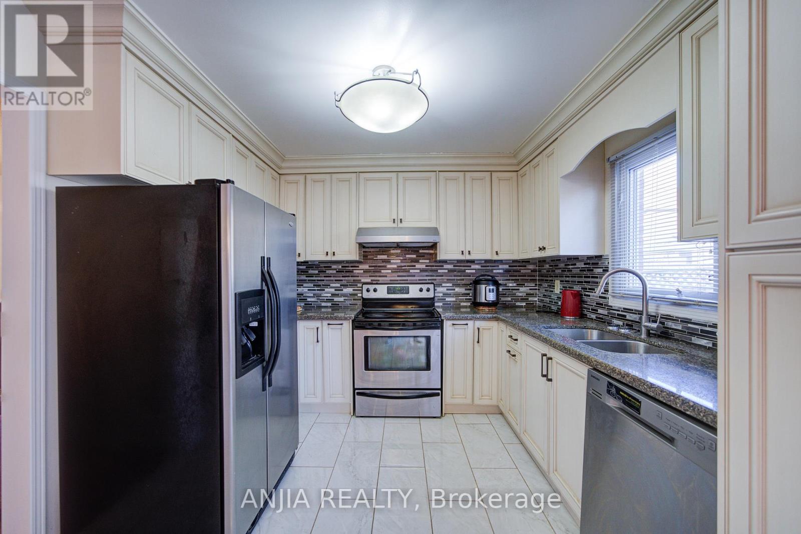 34 Baylawn Drive, Markham, Ontario  L3S 2R8 - Photo 17 - N12976310