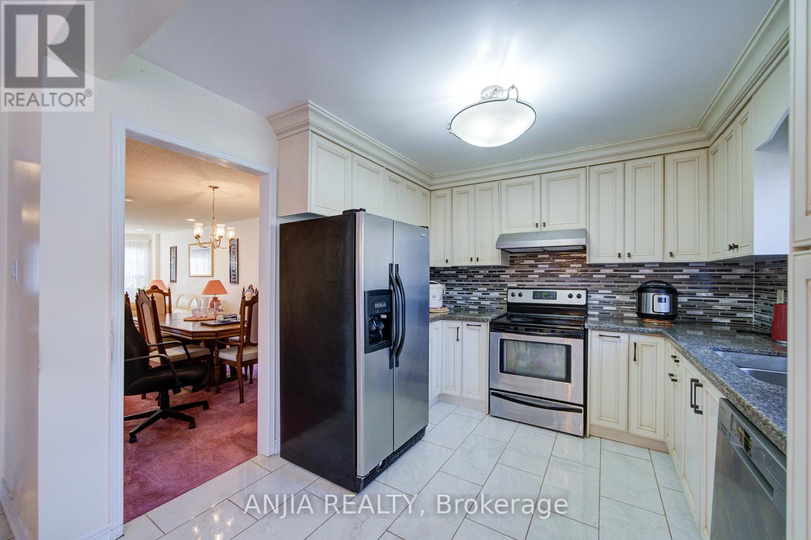 34 Baylawn Drive, Markham, Ontario  L3S 2R8 - Photo 18 - N12976310