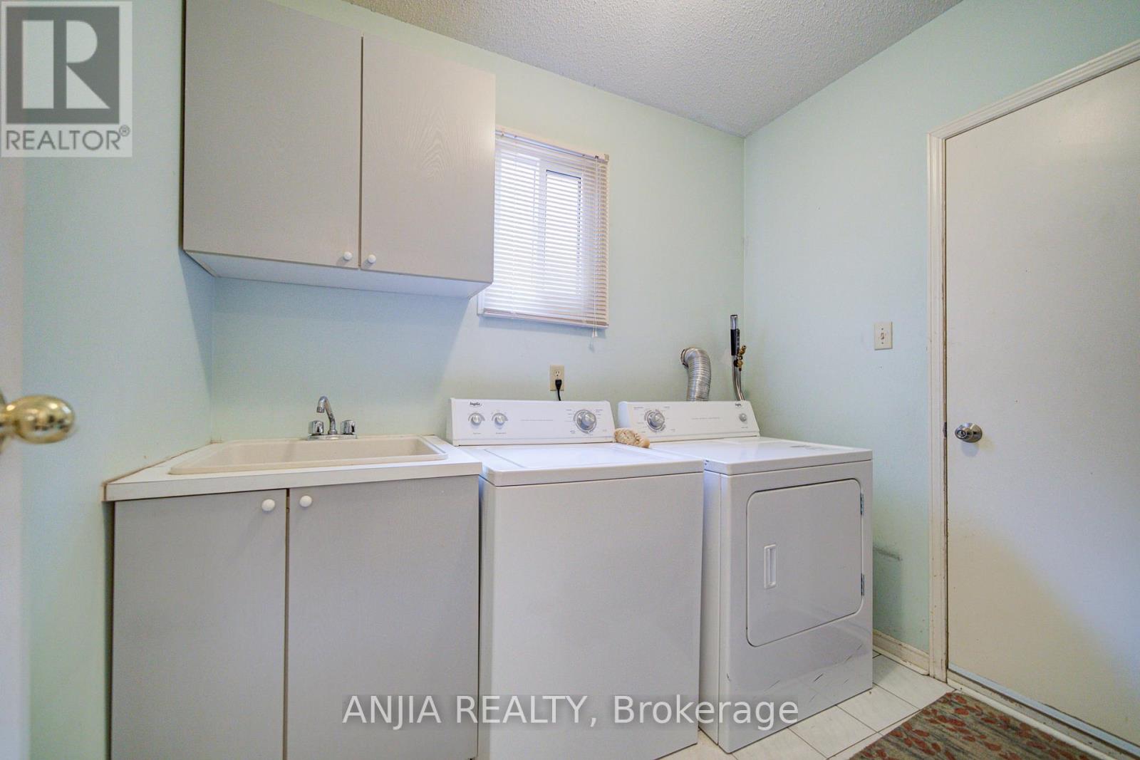 34 Baylawn Drive, Markham, Ontario  L3S 2R8 - Photo 24 - N12976310