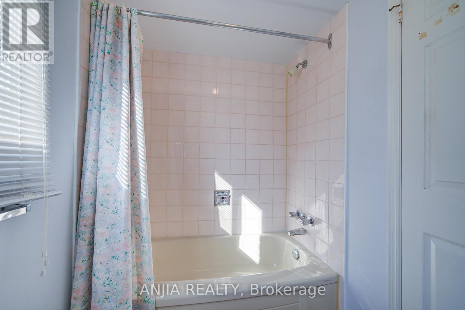 34 Baylawn Drive, Markham, Ontario  L3S 2R8 - Photo 39 - N12976310