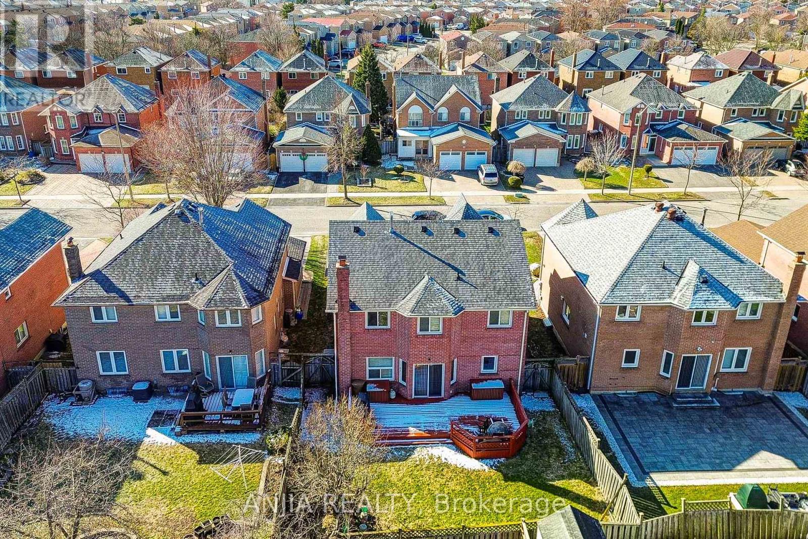 34 Baylawn Drive, Markham, Ontario  L3S 2R8 - Photo 5 - N12976310