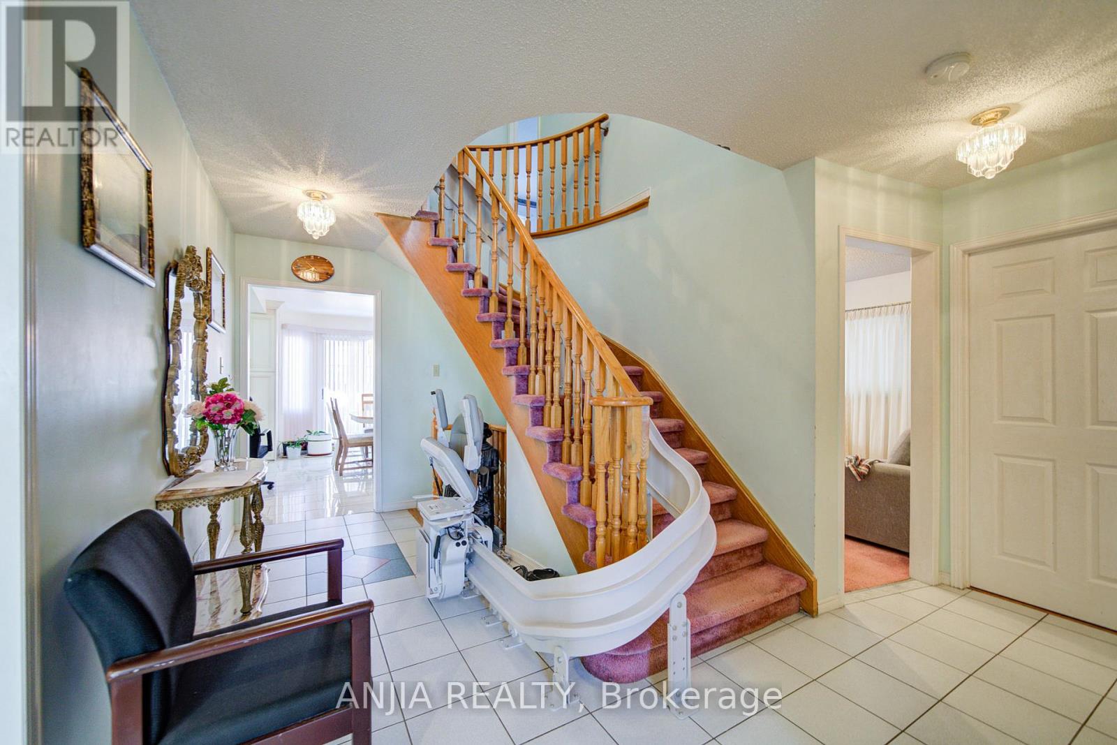 34 Baylawn Drive, Markham, Ontario  L3S 2R8 - Photo 8 - N12976310