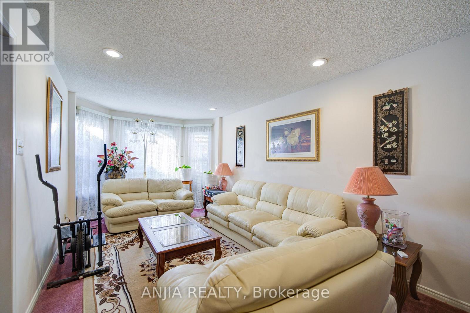 34 Baylawn Drive, Markham, Ontario  L3S 2R8 - Photo 9 - N12976310