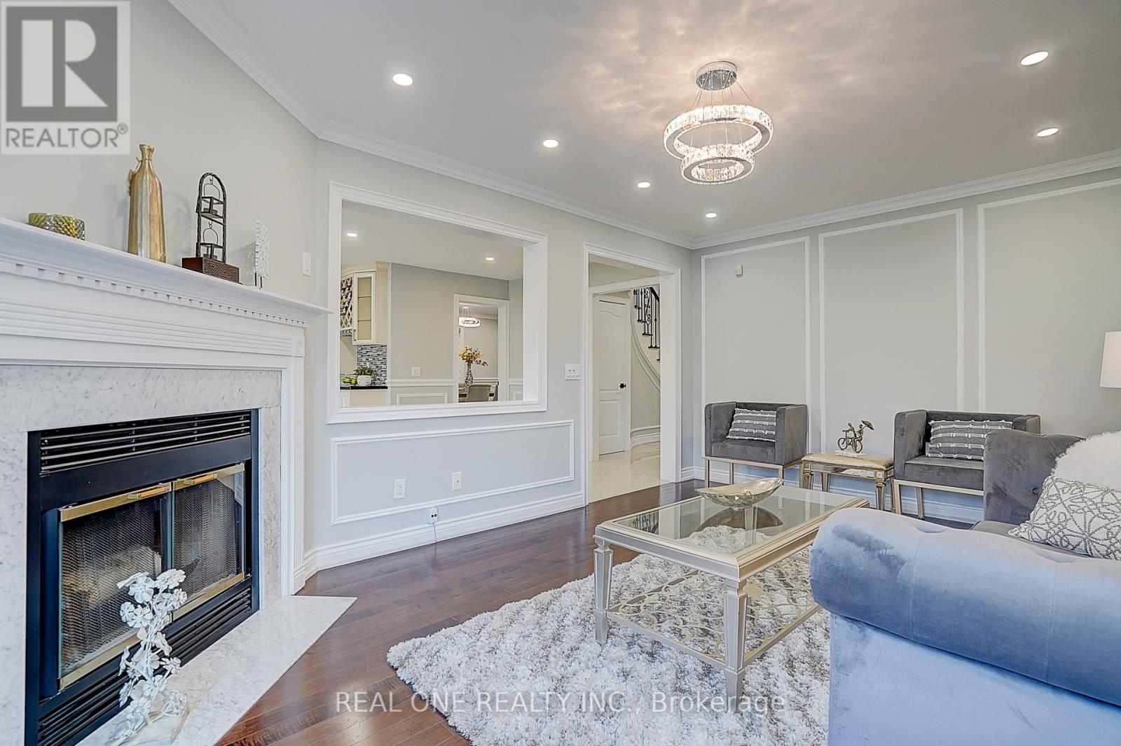 4 Casson Place, Markham, Ontario  L3R 0G2 - Photo 11 - N12976324