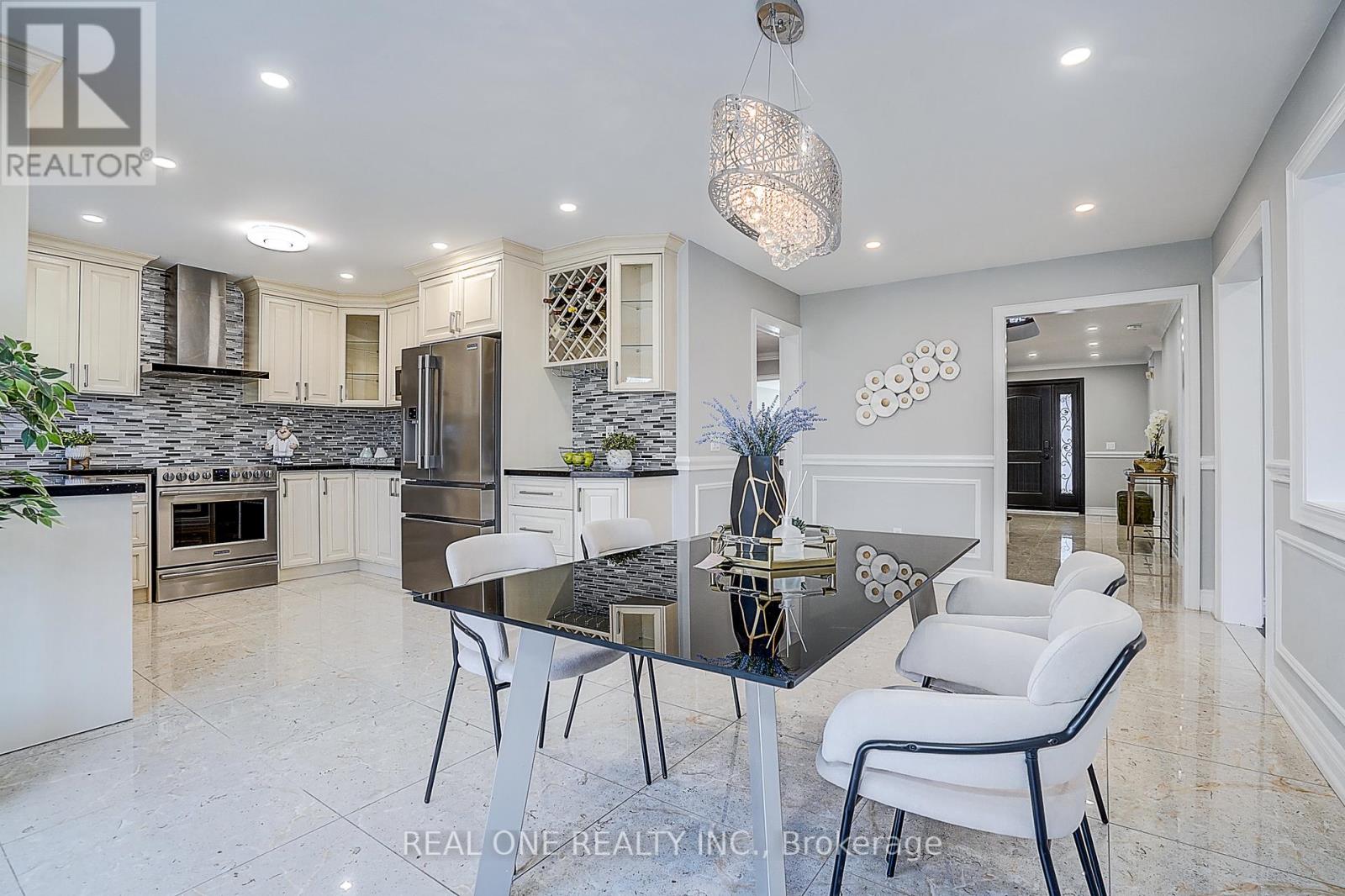 4 Casson Place, Markham, Ontario  L3R 0G2 - Photo 14 - N12976324