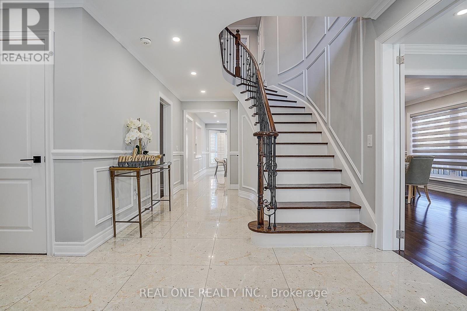 4 Casson Place, Markham, Ontario  L3R 0G2 - Photo 3 - N12976324