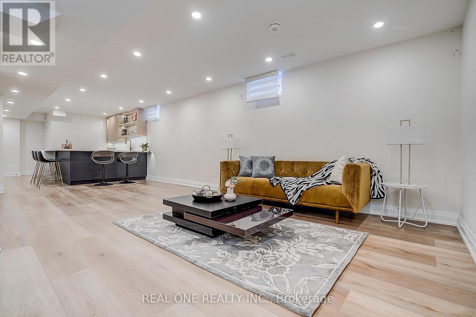 4 Casson Place, Markham, Ontario  L3R 0G2 - Photo 32 - N12976324