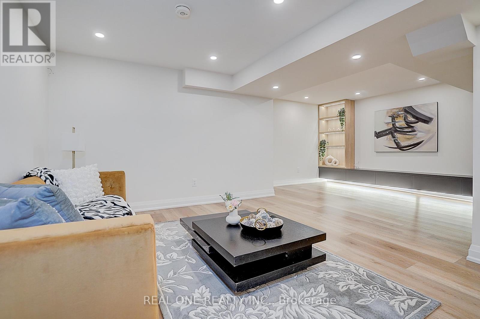 4 Casson Place, Markham, Ontario  L3R 0G2 - Photo 33 - N12976324