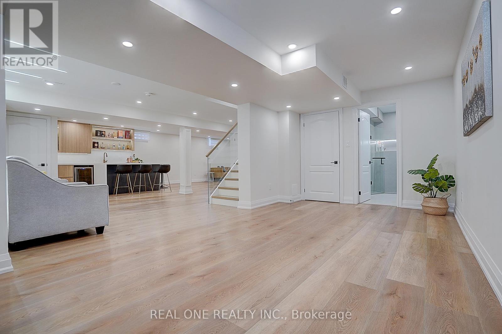 4 Casson Place, Markham, Ontario  L3R 0G2 - Photo 34 - N12976324