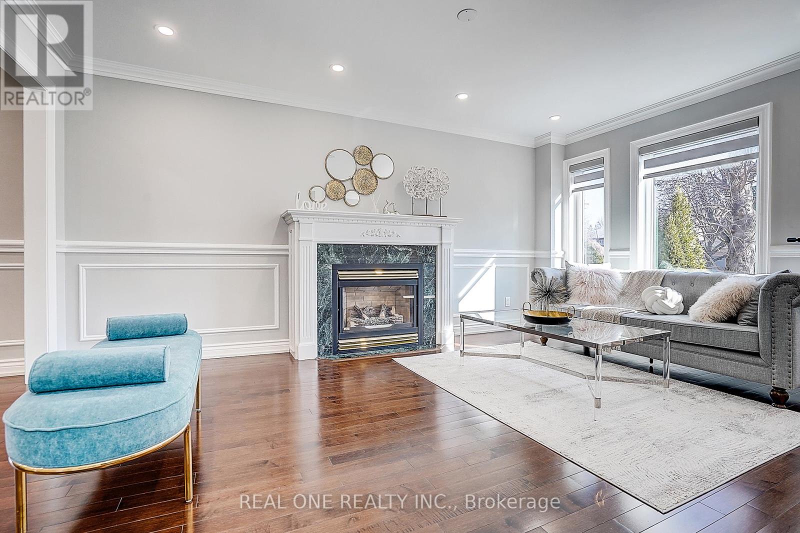 4 Casson Place, Markham, Ontario  L3R 0G2 - Photo 4 - N12976324