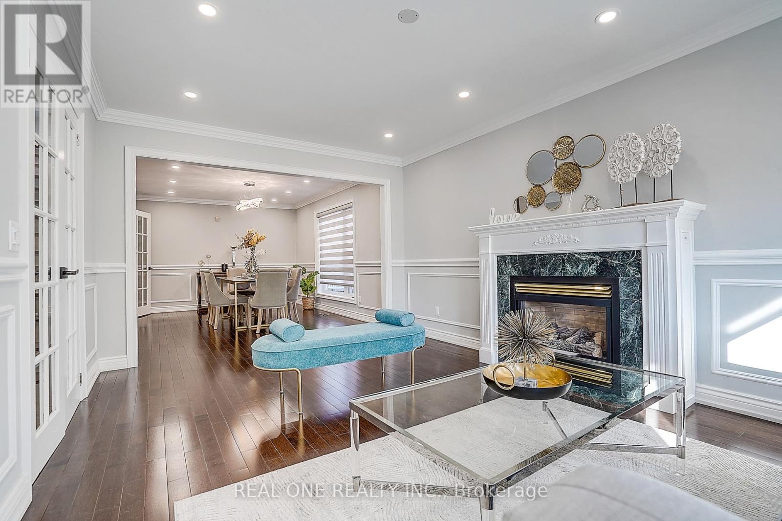 4 Casson Place, Markham, Ontario  L3R 0G2 - Photo 6 - N12976324