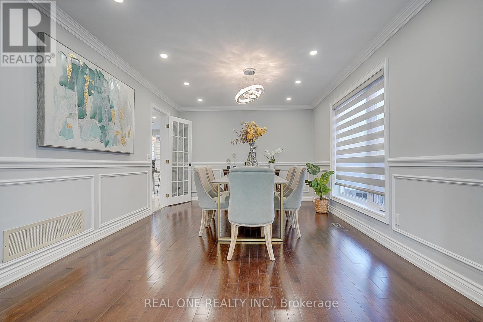 4 Casson Place, Markham, Ontario  L3R 0G2 - Photo 7 - N12976324