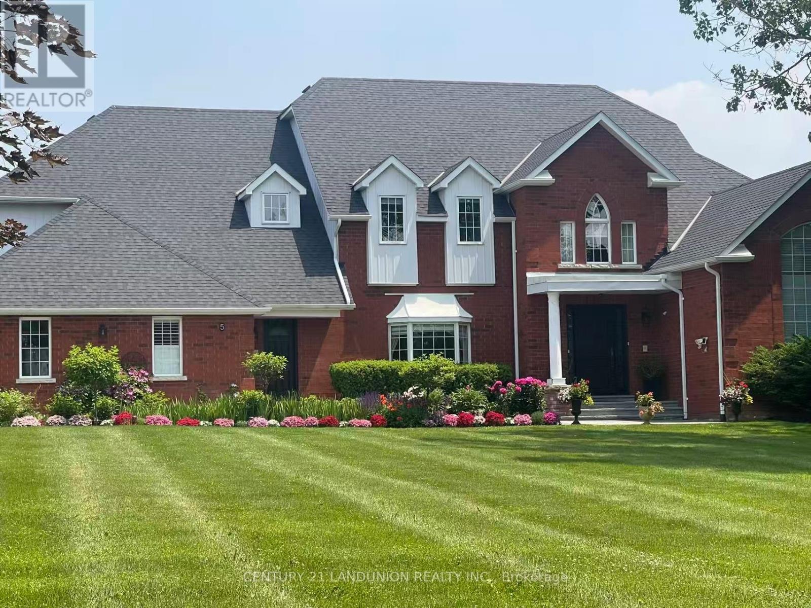 5 DAFOE COURT, Aurora, Ontario