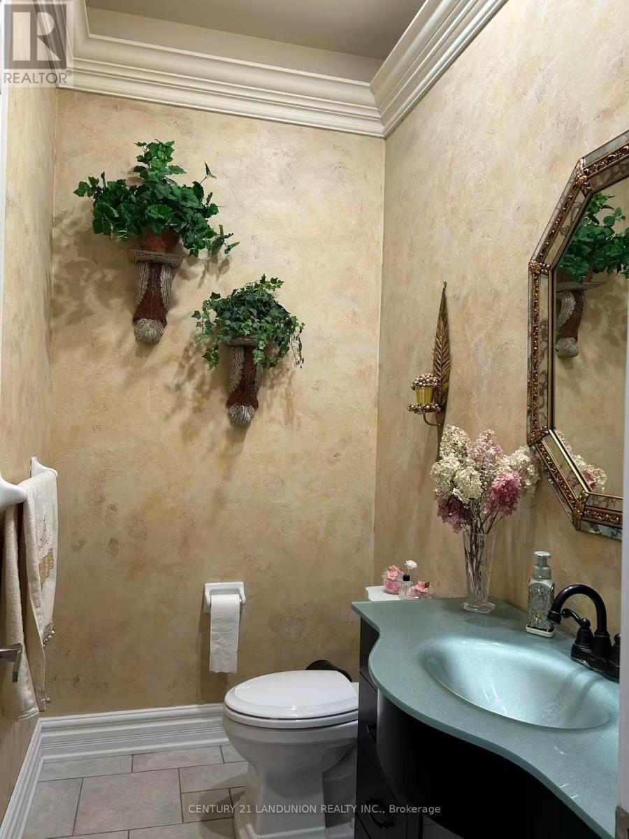 5 Dafoe Court, Aurora, Ontario  L4G 7C8 - Photo 13 - N12976402