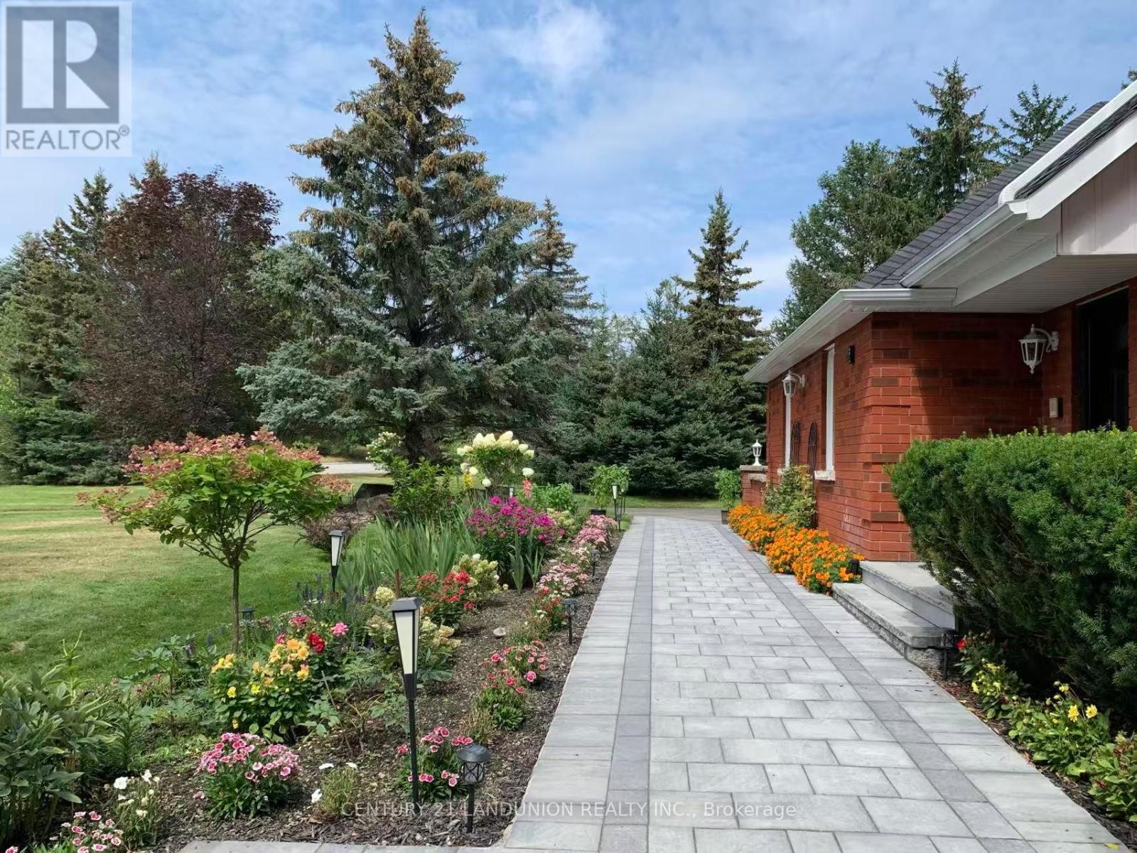 5 Dafoe Court, Aurora, Ontario  L4G 7C8 - Photo 2 - N12976402