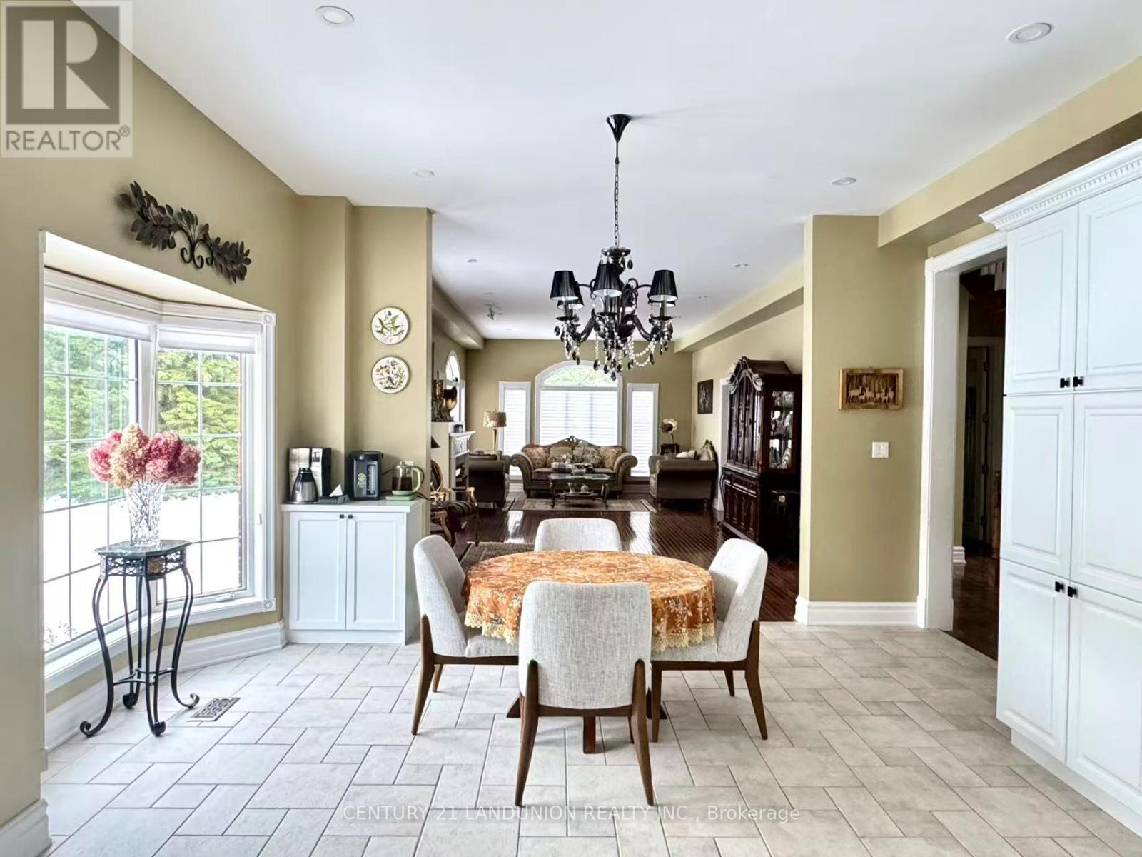 5 Dafoe Court, Aurora, Ontario  L4G 7C8 - Photo 6 - N12976402