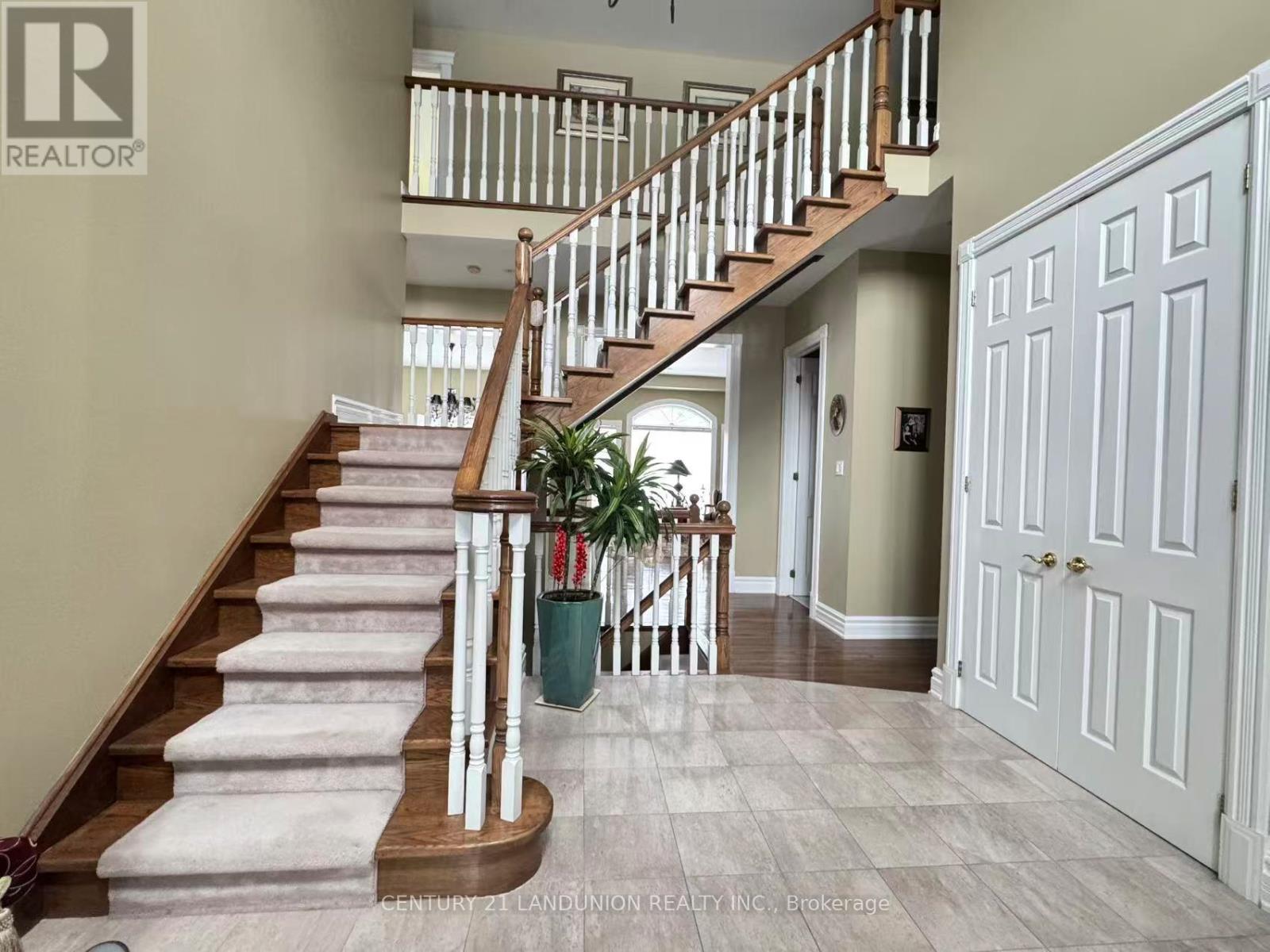 5 Dafoe Court, Aurora, Ontario  L4G 7C8 - Photo 9 - N12976402