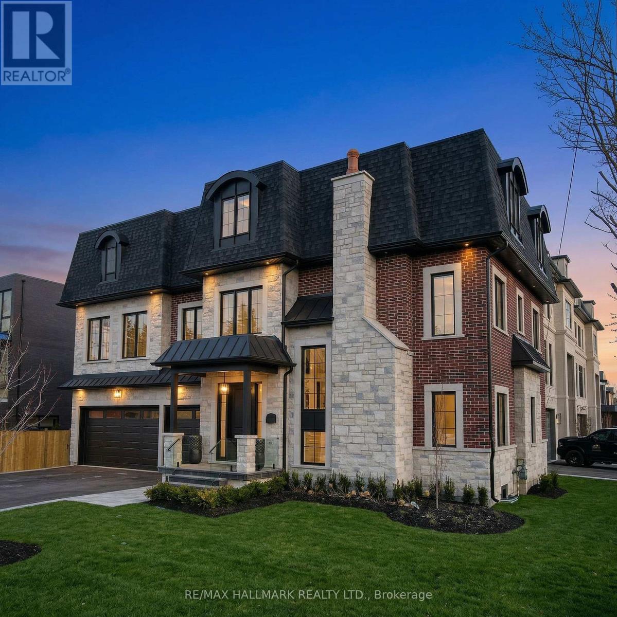 31 Naughton Drive, Richmond Hill, Ontario  L4C 4M6 - Photo 4 - N12976440