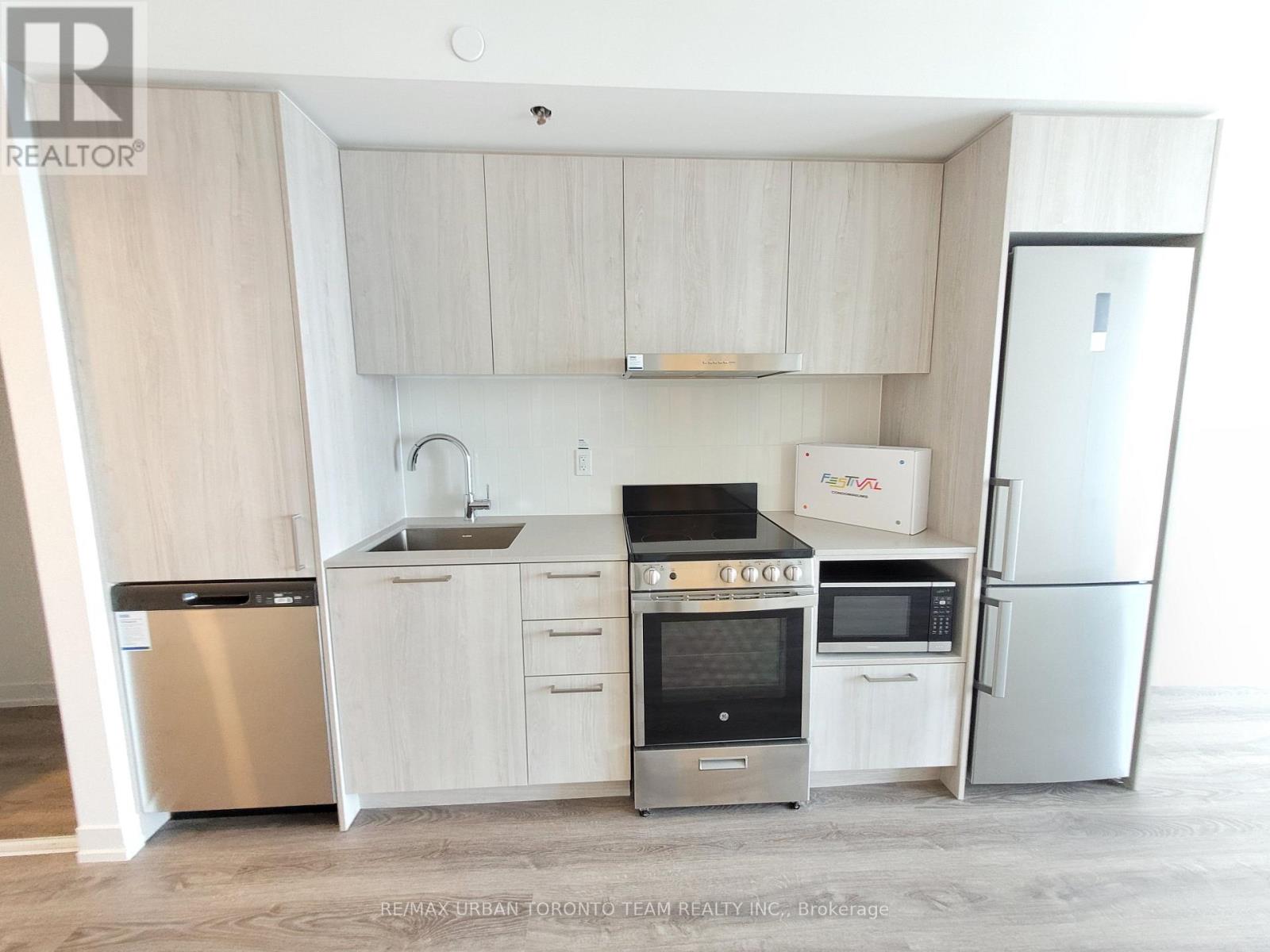 3108 - 195 Commerce Street, Vaughan, Ontario  L4K 0P9 - Photo 2 - N12976476