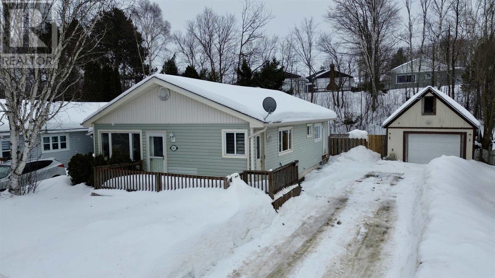 41 Robertson RD, Elliot Lake, Ontario