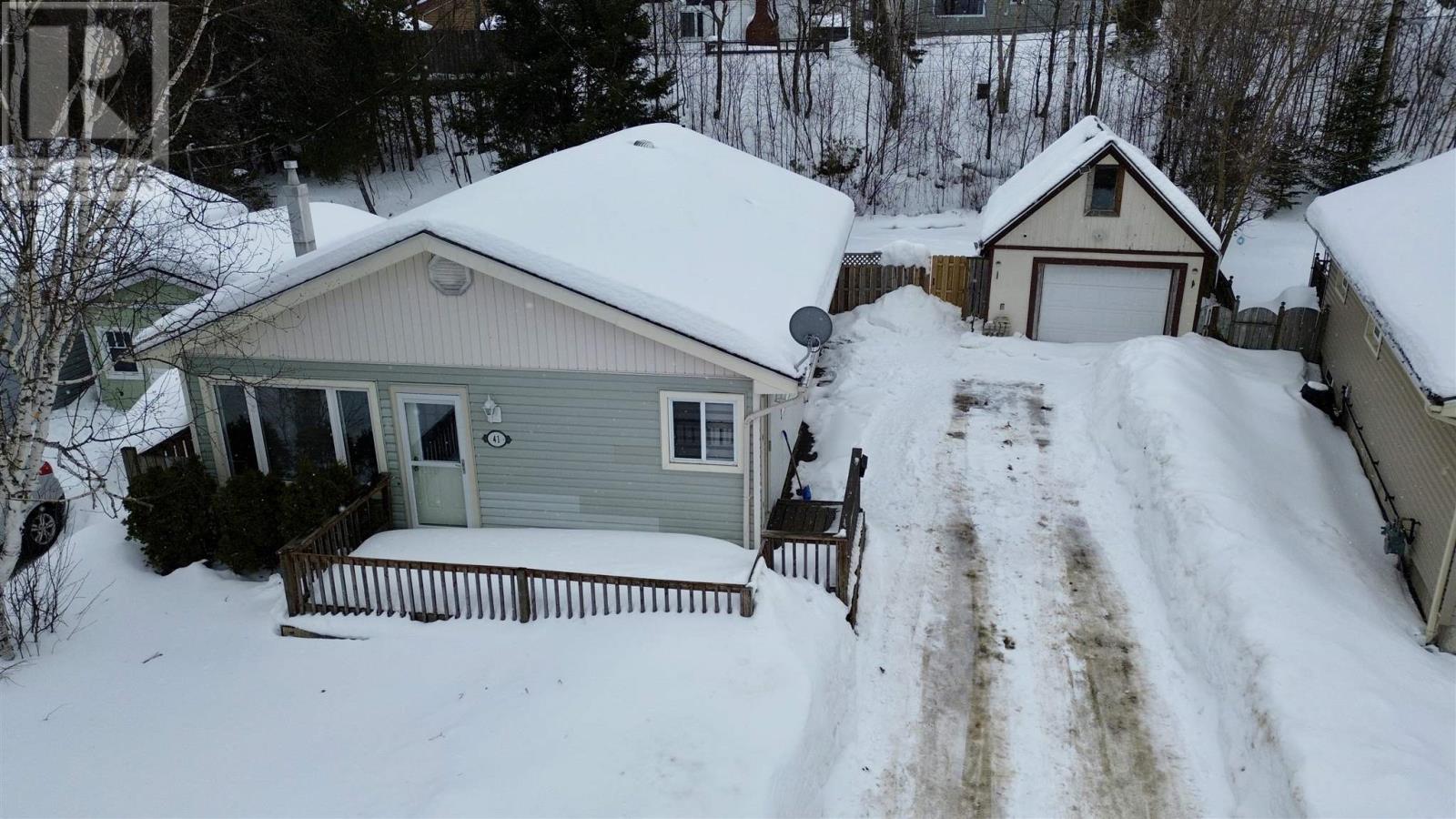 41 Robertson Rd, Elliot Lake, Ontario  P5A 1C9 - Photo 3 - SM260342