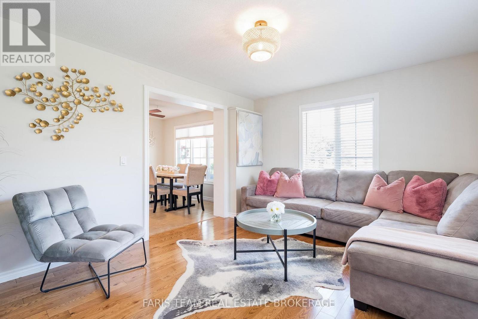 61 Pennsylvania Avenue, Wasaga Beach, Ontario  L9Z 3A8 - Photo 11 - S12976292