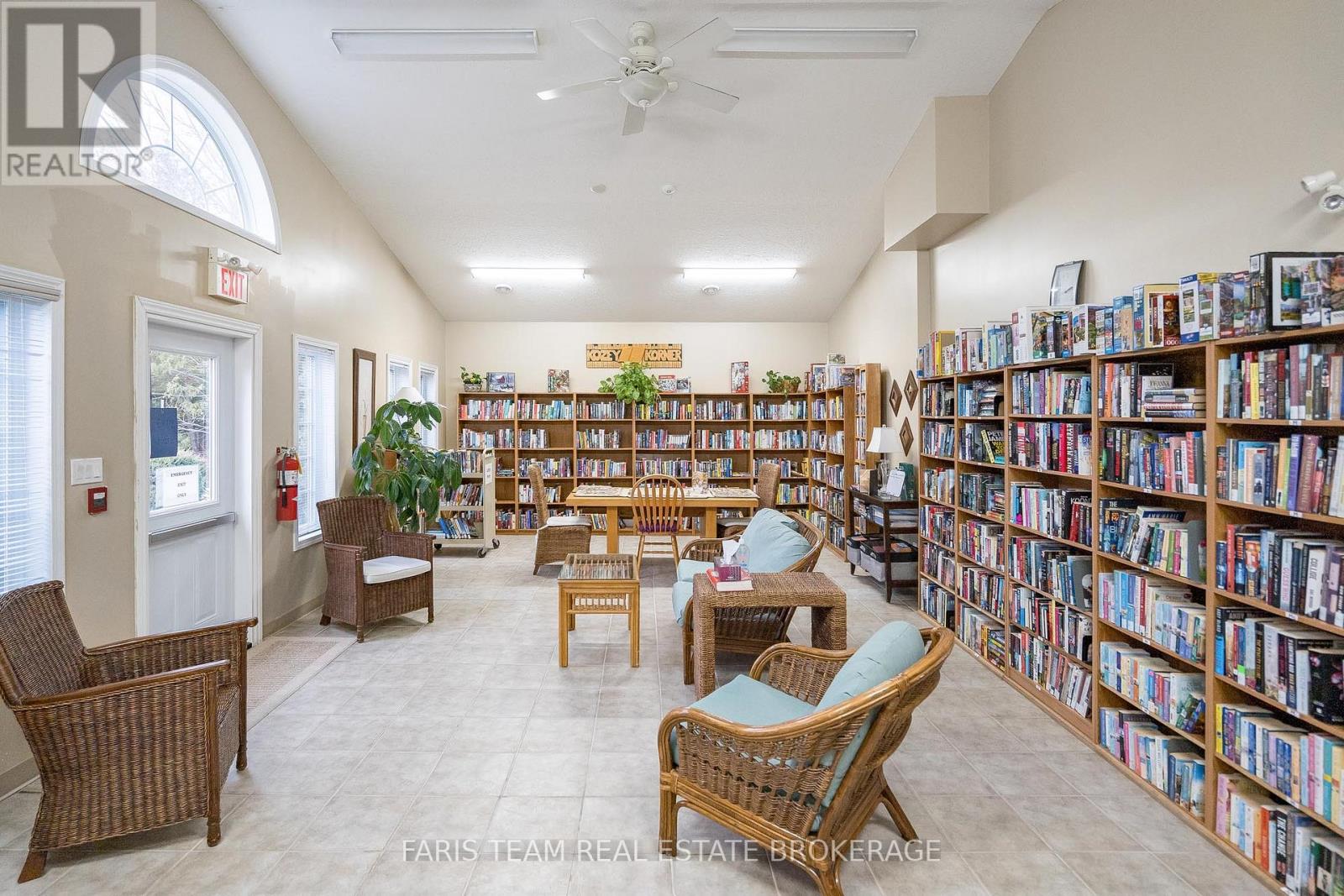 61 Pennsylvania Avenue, Wasaga Beach, Ontario  L9Z 3A8 - Photo 33 - S12976292