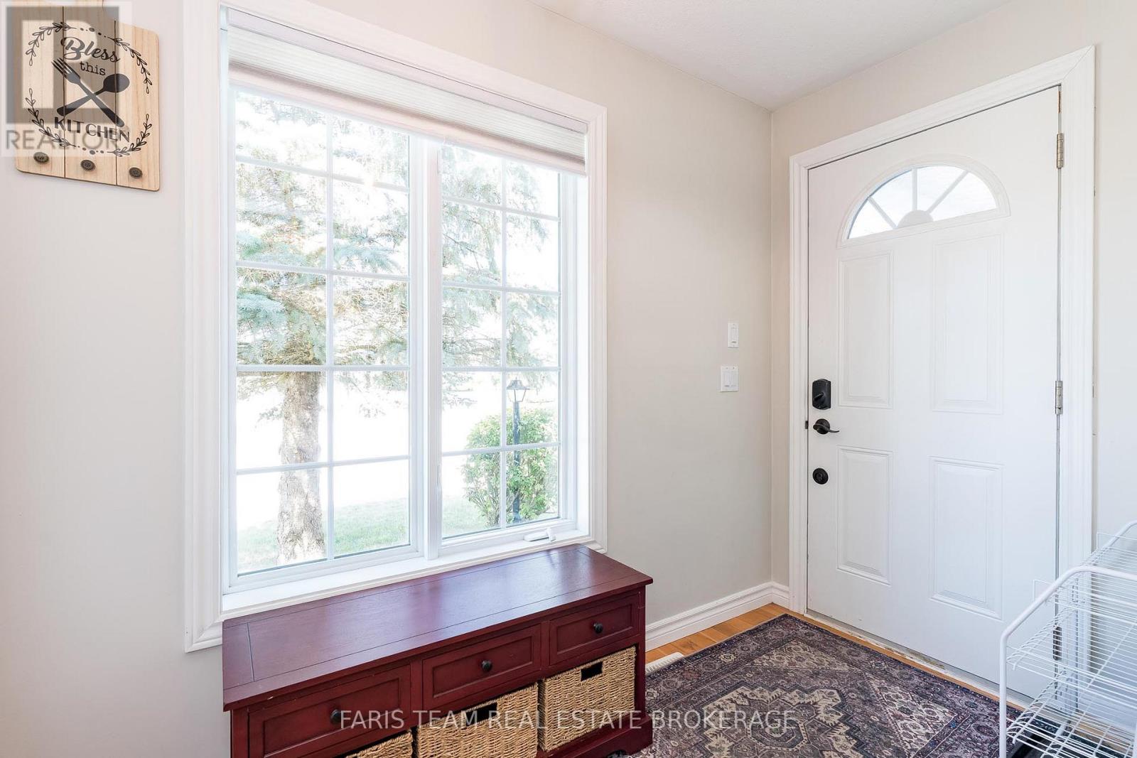 61 Pennsylvania Avenue, Wasaga Beach, Ontario  L9Z 3A8 - Photo 4 - S12976292