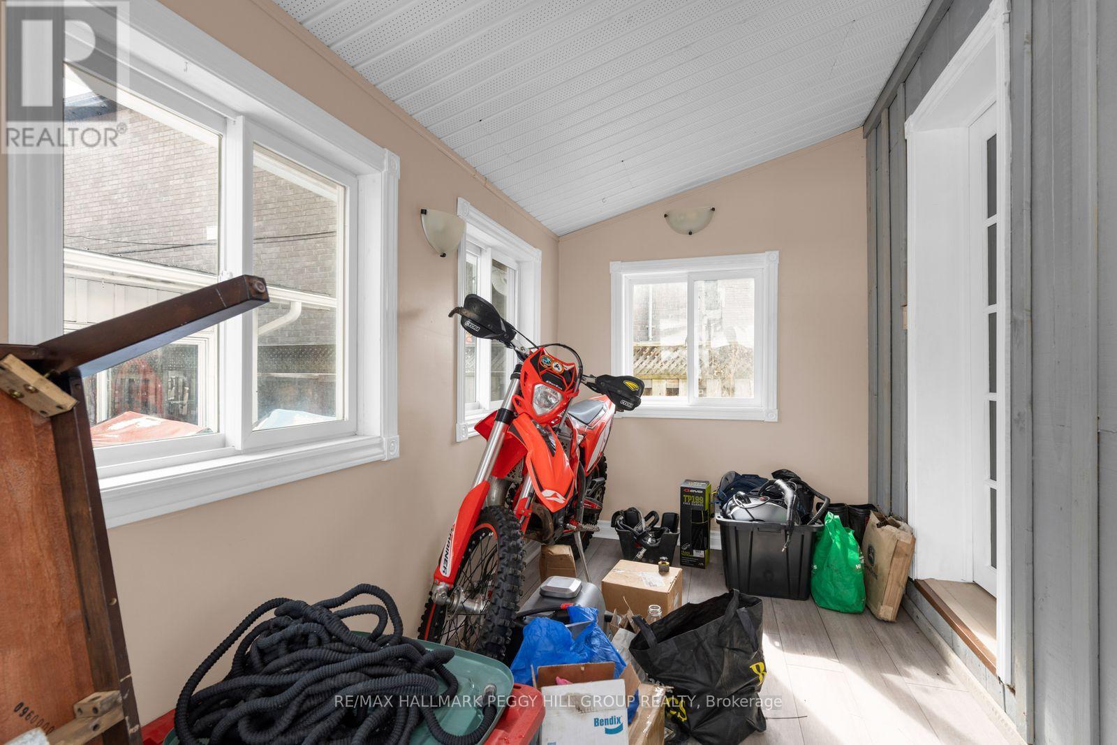 131 Sanford Street, Barrie (Sanford), Ontario  L4N 3C8 - Photo 13 - S12976376