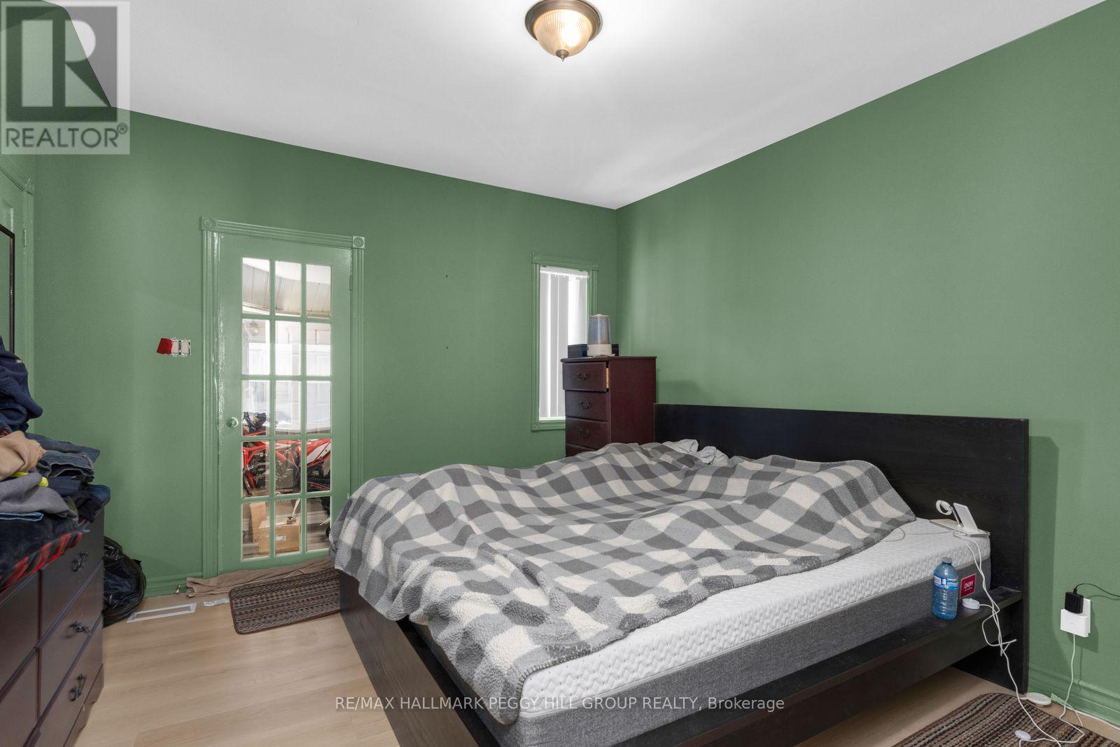 131 Sanford Street, Barrie (Sanford), Ontario  L4N 3C8 - Photo 7 - S12976376