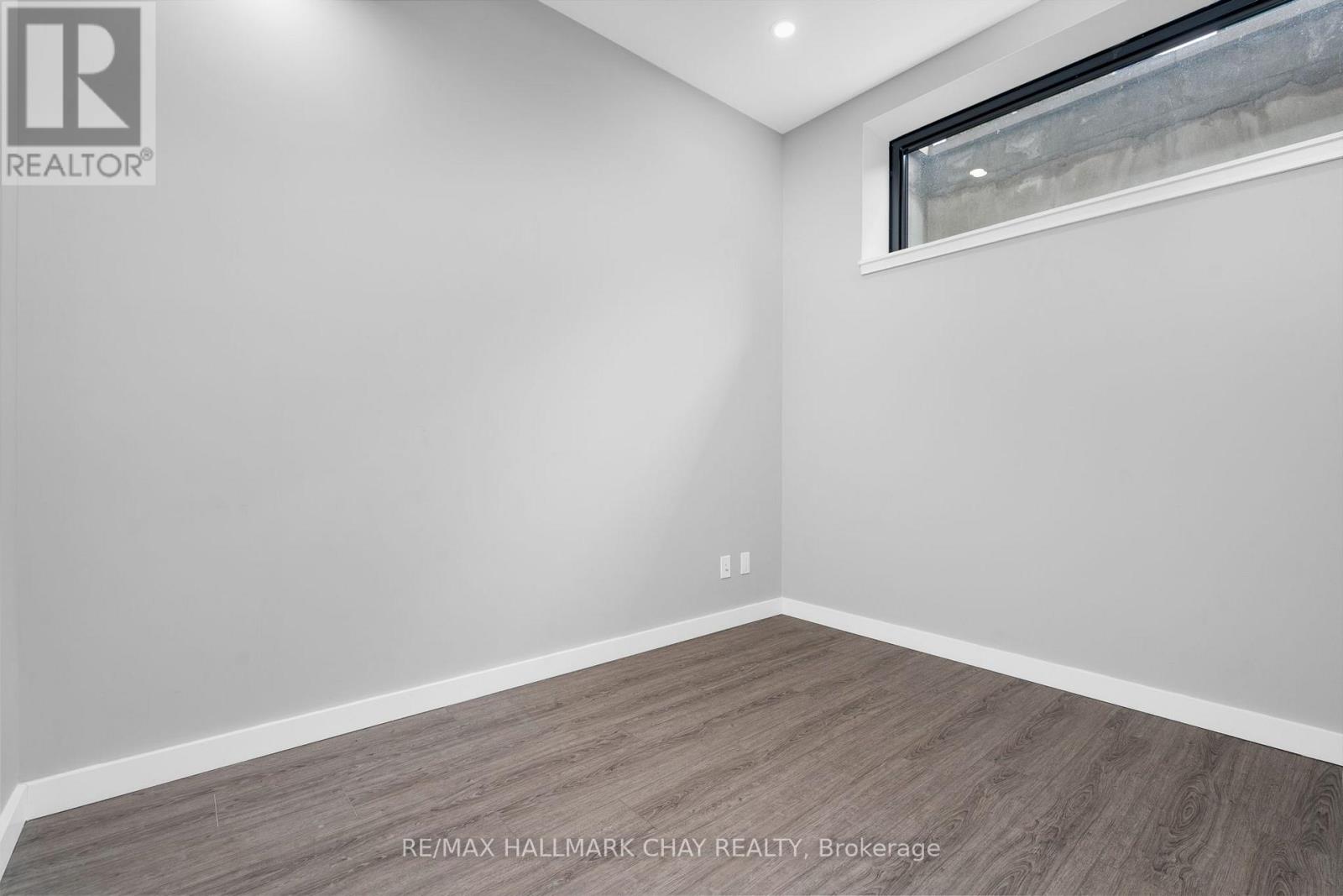 163 Mary Street, Orillia, Ontario L3V 3E3 - Photo 2 - S12976574