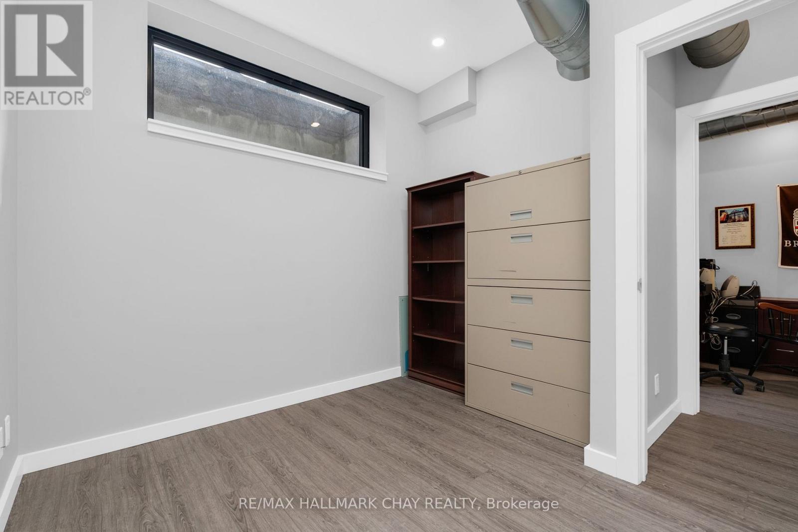 163 Mary Street, Orillia, Ontario L3V 3E3 - Photo 3 - S12976574