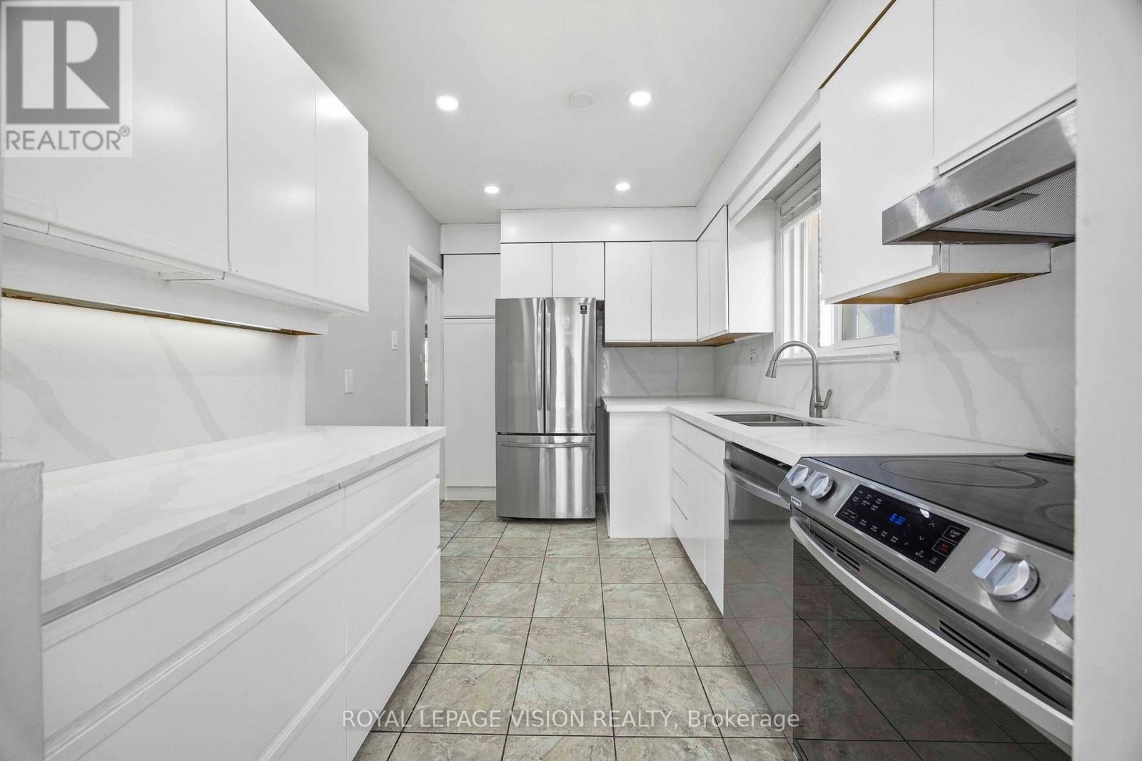 126 Milford Haven Drive, Toronto (Morningside), Ontario  M1G 3E1 - Photo 4 - E12972440