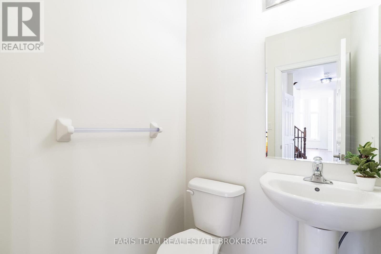 33 Pearl Street, Wasaga Beach, Ontario  L9Z 0G9 - Photo 17 - S12969352