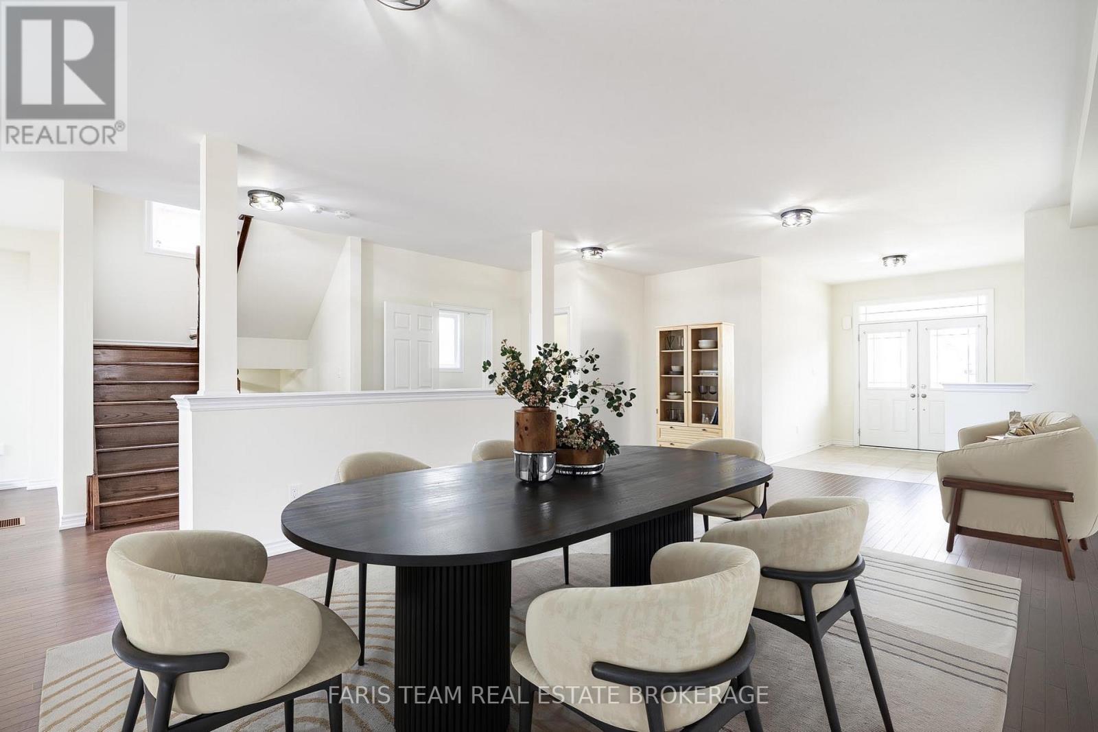 33 Pearl Street, Wasaga Beach, Ontario  L9Z 0G9 - Photo 12 - S12969352