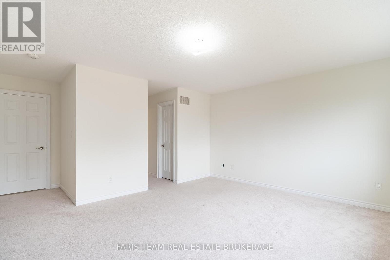 33 Pearl Street, Wasaga Beach, Ontario  L9Z 0G9 - Photo 22 - S12969352