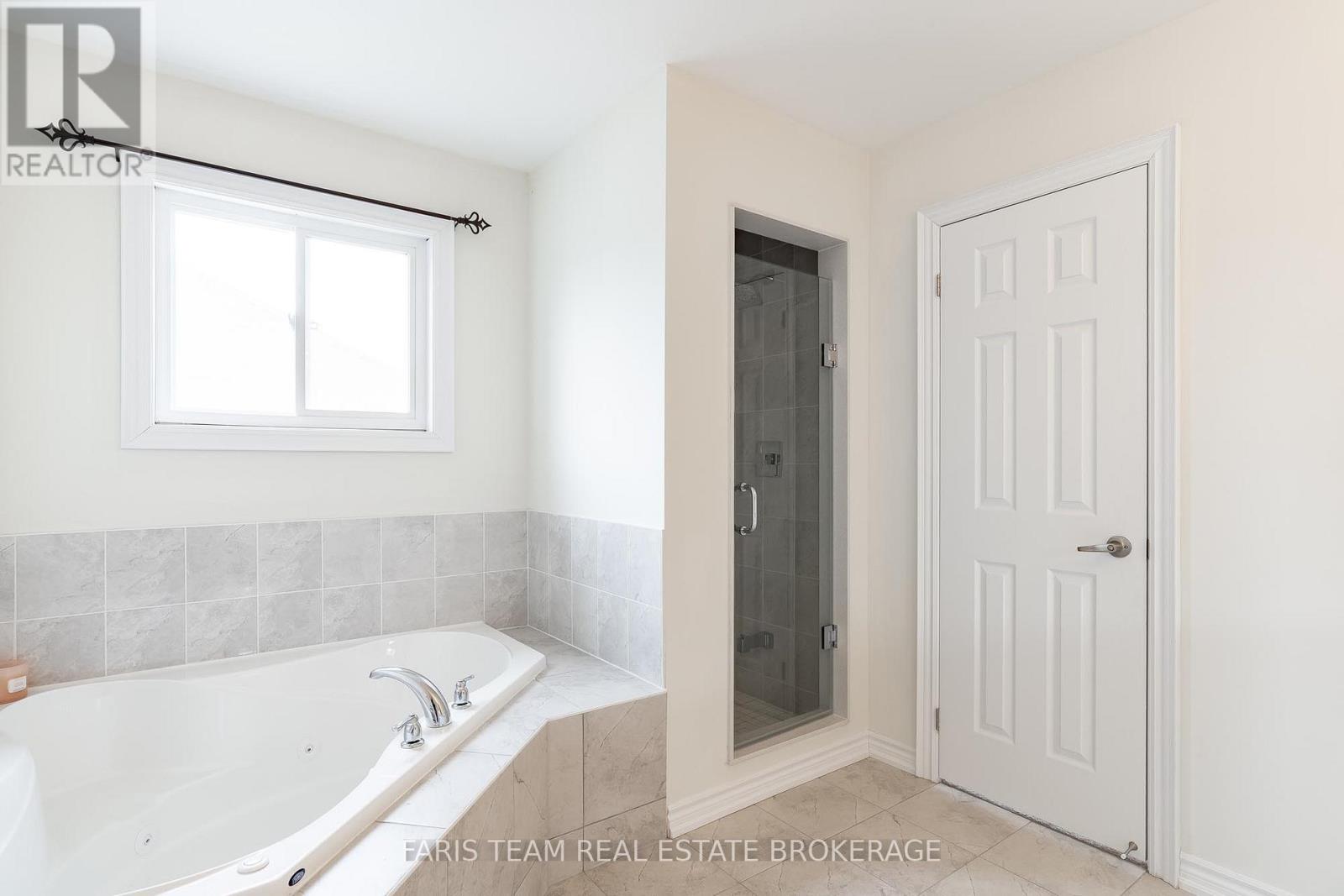 33 Pearl Street, Wasaga Beach, Ontario  L9Z 0G9 - Photo 25 - S12969352