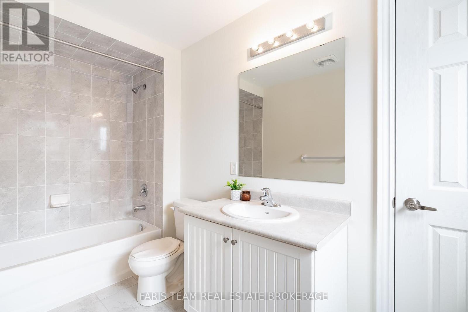 33 Pearl Street, Wasaga Beach, Ontario  L9Z 0G9 - Photo 33 - S12969352