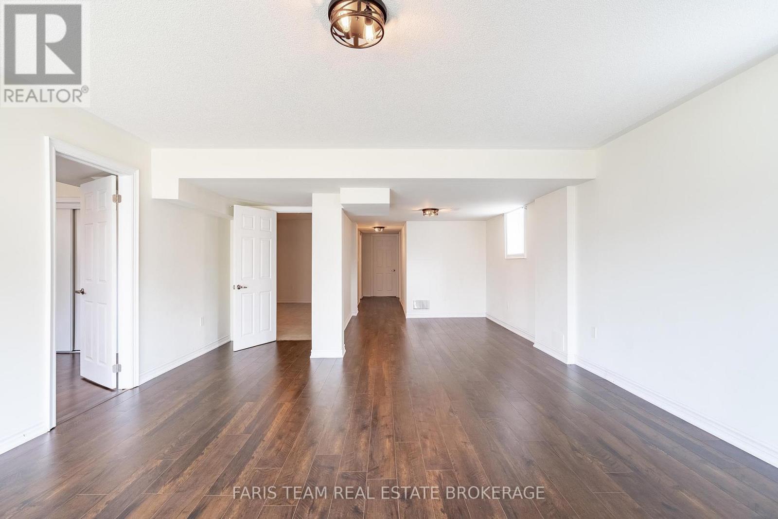 33 Pearl Street, Wasaga Beach, Ontario  L9Z 0G9 - Photo 37 - S12969352