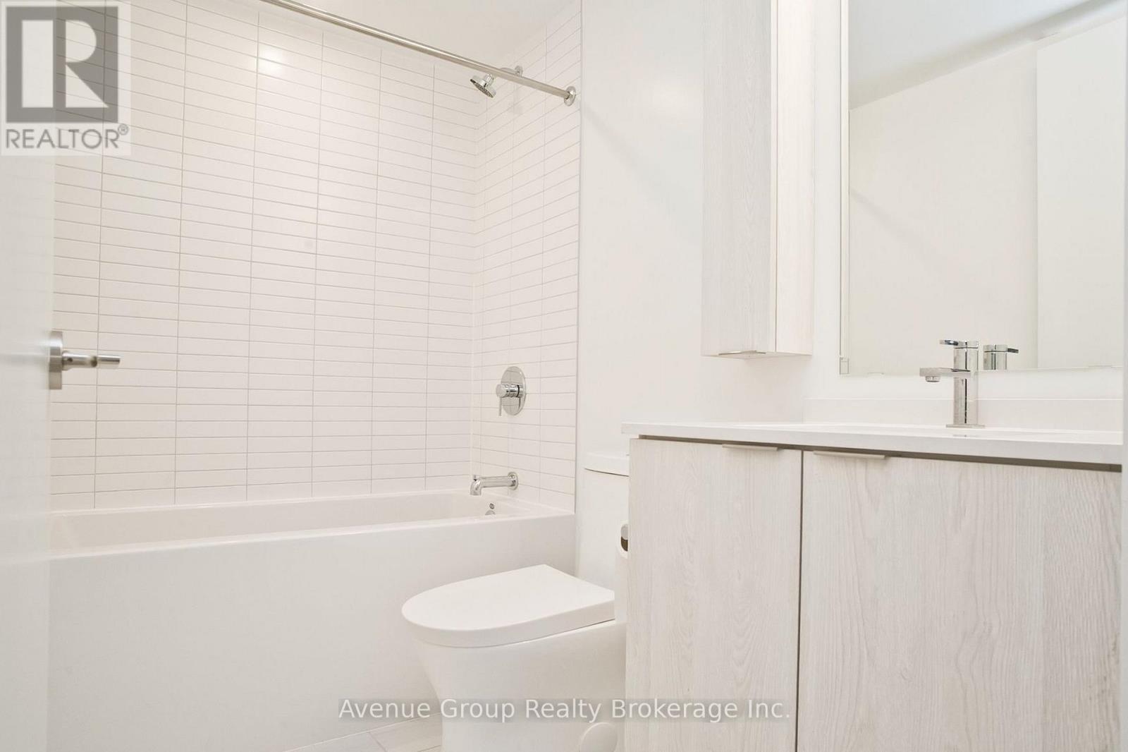 301 - 86 Dundas Street E, Mississauga, Ontario  L5A 0B1 - Photo 11 - W12976122