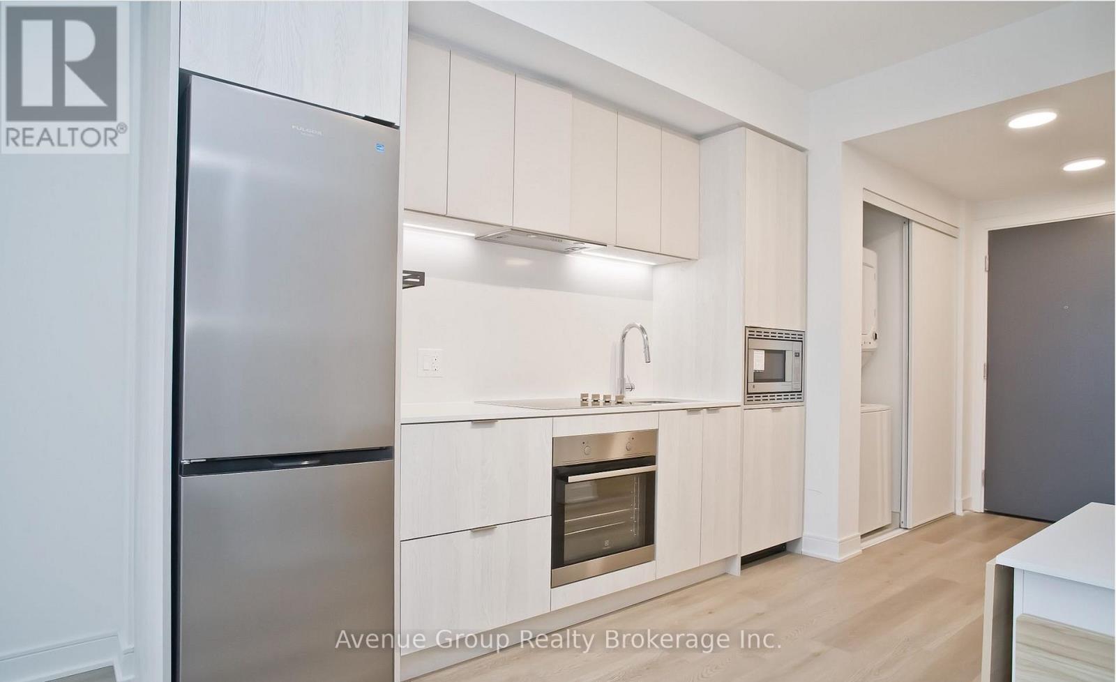 301 - 86 Dundas Street E, Mississauga, Ontario  L5A 0B1 - Photo 5 - W12976122