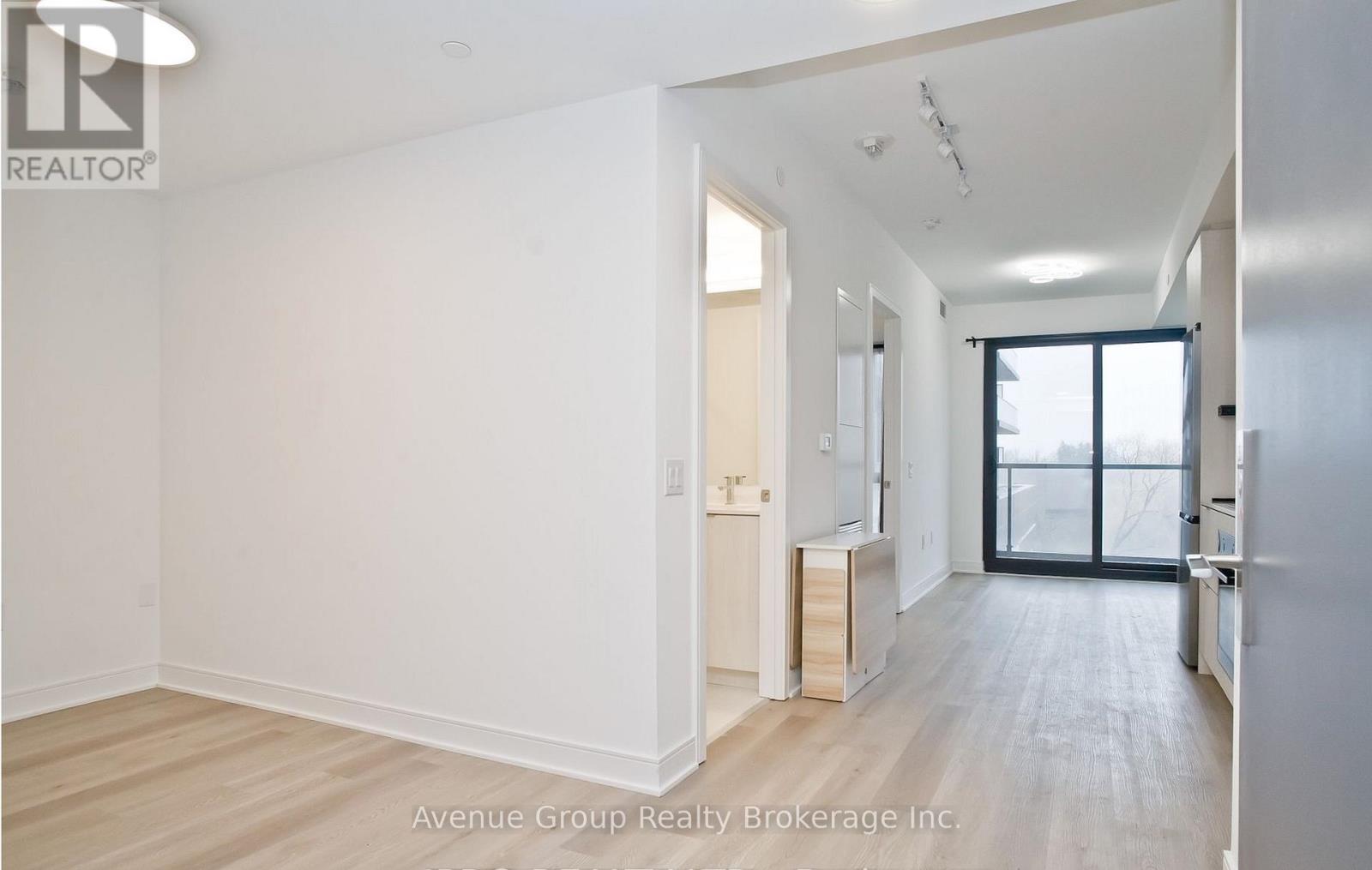 301 - 86 Dundas Street E, Mississauga, Ontario  L5A 0B1 - Photo 7 - W12976122