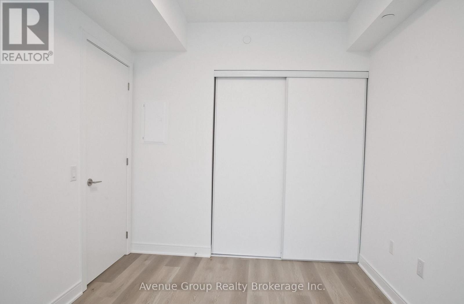 301 - 86 Dundas Street E, Mississauga, Ontario  L5A 0B1 - Photo 8 - W12976122