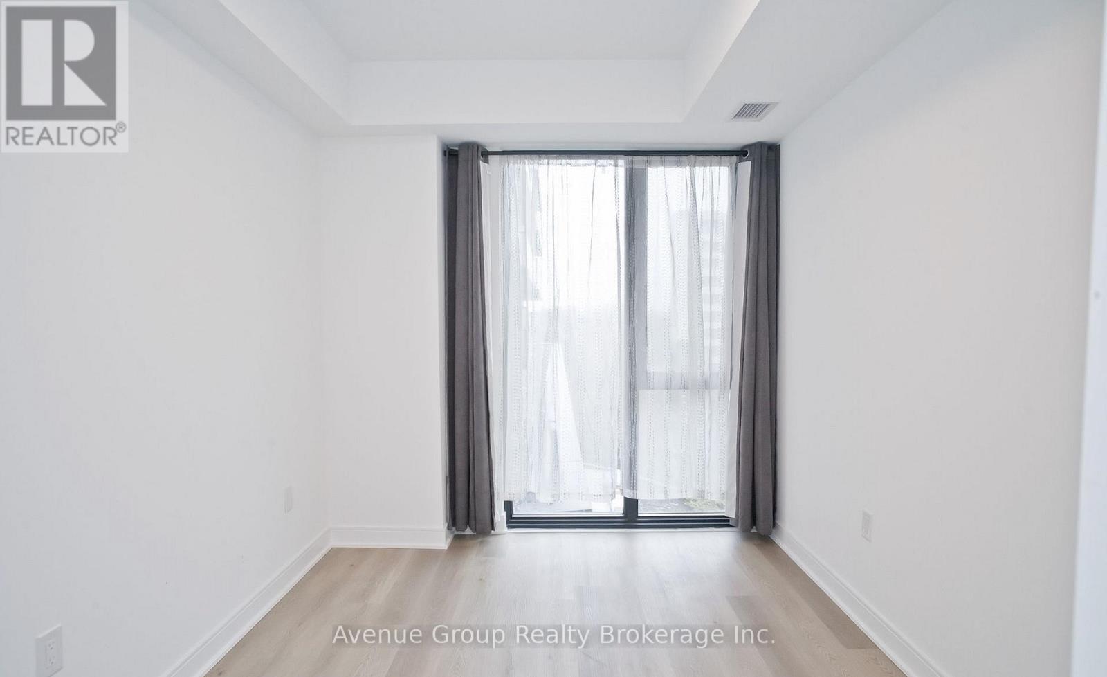 301 - 86 Dundas Street E, Mississauga, Ontario  L5A 0B1 - Photo 9 - W12976122