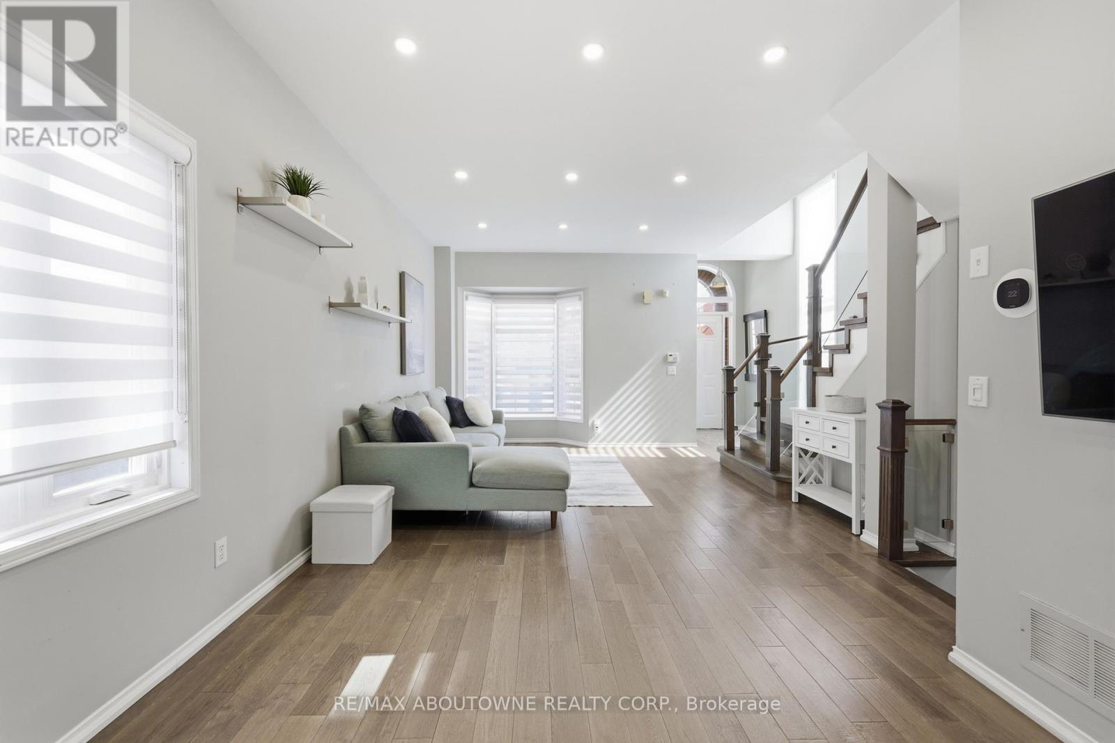 2665 Castle Hill Crescent, Oakville, Ontario  L6H 6J1 - Photo 11 - W12976132