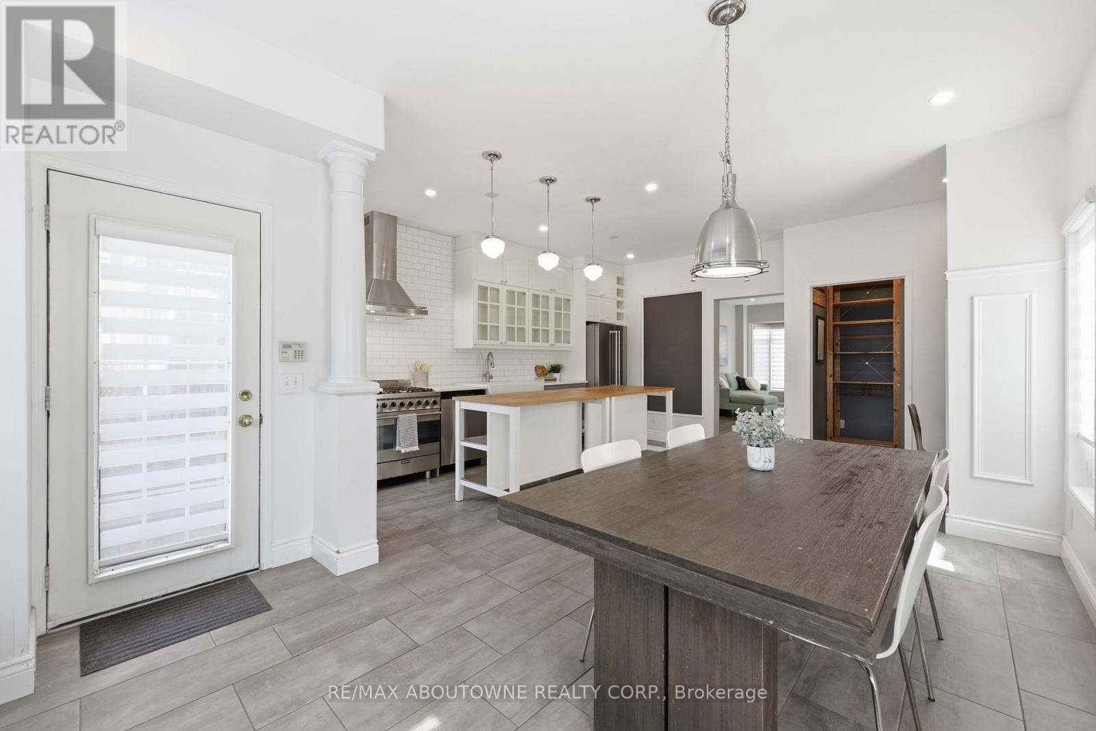 2665 Castle Hill Crescent, Oakville, Ontario  L6H 6J1 - Photo 17 - W12976132