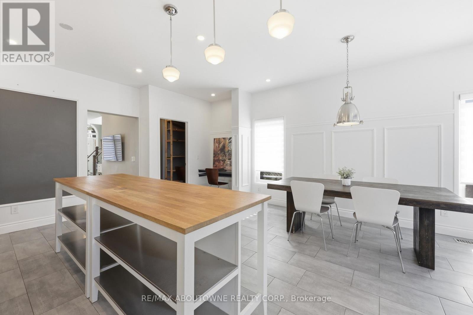 2665 Castle Hill Crescent, Oakville, Ontario  L6H 6J1 - Photo 20 - W12976132