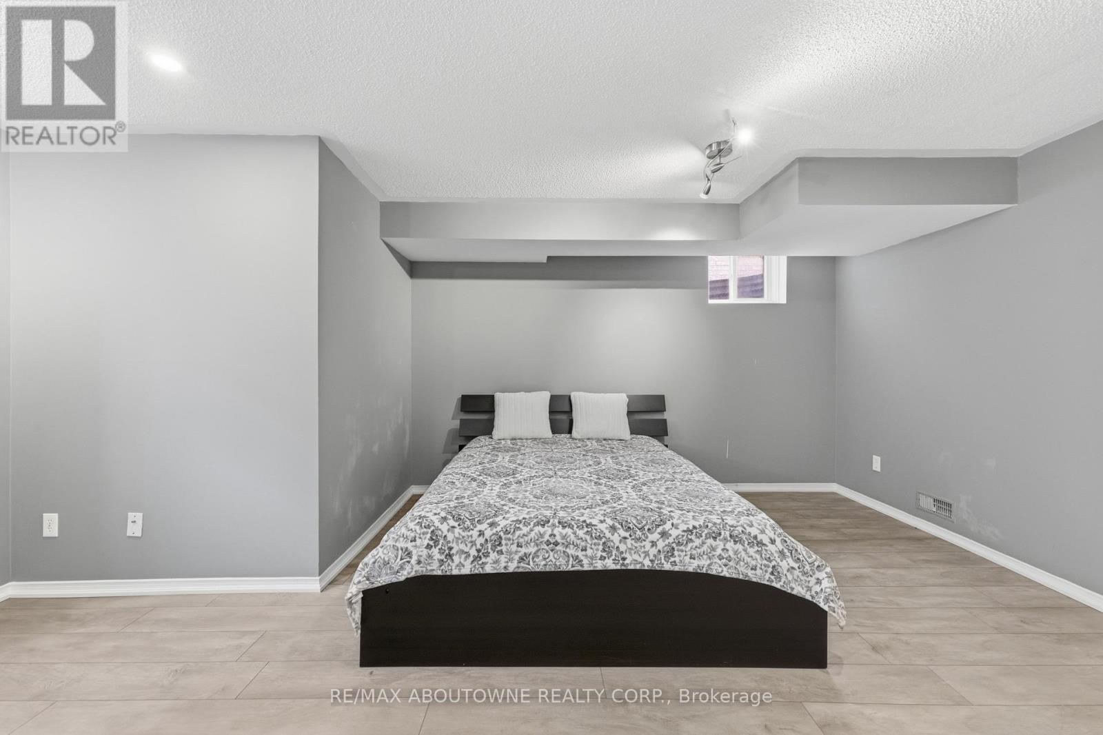 2665 Castle Hill Crescent, Oakville, Ontario  L6H 6J1 - Photo 37 - W12976132